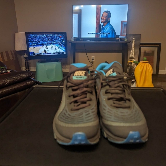 Nike - Picture 2 of 3